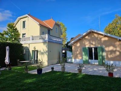 /international/fr/puy-guillaume-auvergne-310104893505/