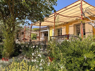 /international/fr/goudargues-languedoc-roussillon-310107577035/
