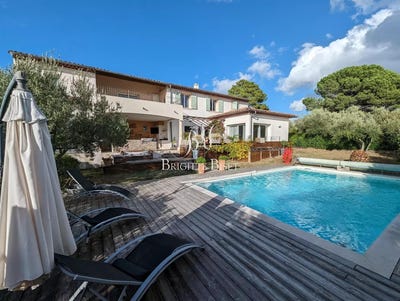 /international/fr/la-garde-freinet-provence-alpes-cote-d-azur-310101252269/