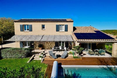 /international/fr/uzes-languedoc-roussillon-120095859172/