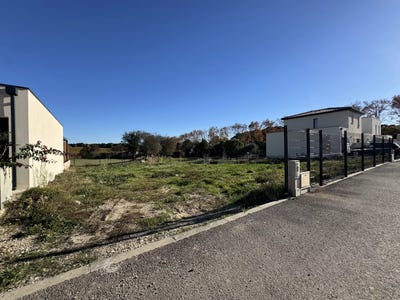 /international/fr/aigues-vives-languedoc-roussillon-120092656047/