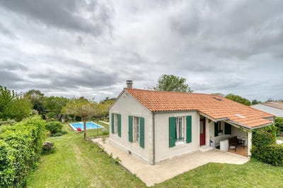 /international/fr/port-des-barques-charente-310107966721/