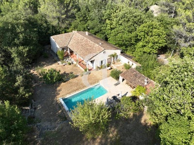 /international/fr/menerbes-provence-alpes-cote-d-azur-310108760499/