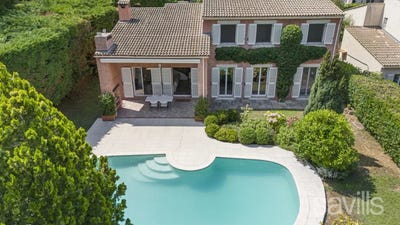 /international/fr/villeneuve-loubet-provence-alpes-cote-d-azur-310101157543/