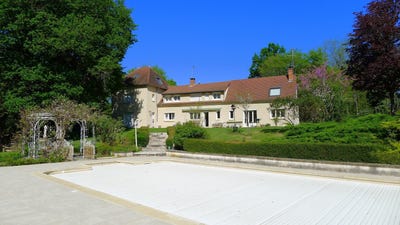 /international/fr/paray-le-monial-burgundy-310107650782/