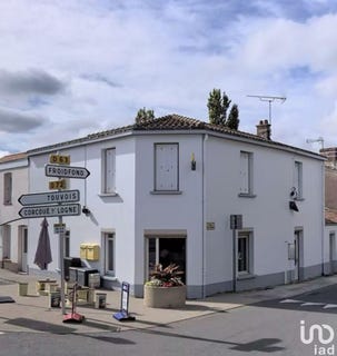 /international/fr/saint-etienne-de-mer-morte-pays-de-la-loire-310100599861/