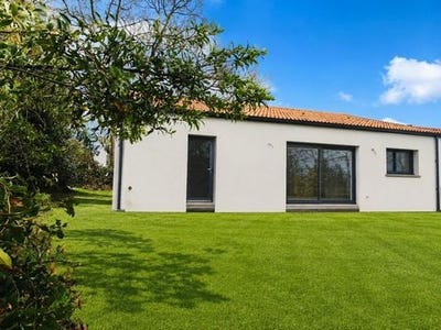 /international/fr/saint-philbert-de-bouaine-pays-de-la-loire-310109731351/