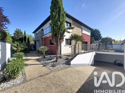 /international/fr/vern-sur-seiche-brittany-310107672699/
