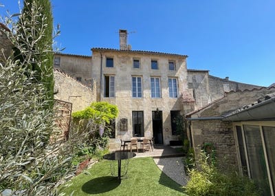 /international/fr/saint-jean-d-angely-charente-310107556921/