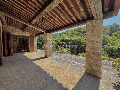 /international/fr/grasse-provence-alpes-cote-d-azur-310108648206/