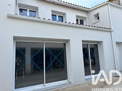 /international/fr/la-tranche-sur-mer-pays-de-la-loire-310108243990/