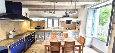/international/fr/lacour-midi-pyrenees-310107566248/