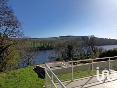 /international/fr/le-palais-sur-vienne-limousin-310098441737/