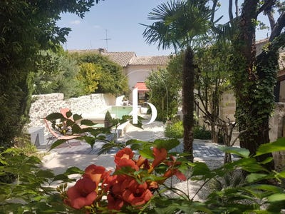 /international/fr/uzes-languedoc-roussillon-310100913510/?lang=en