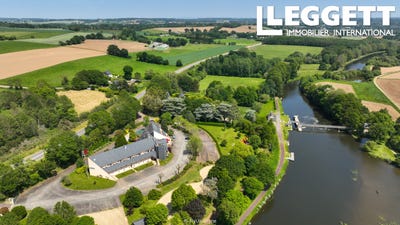 /international/fr/josselin-brittany-310095739300/