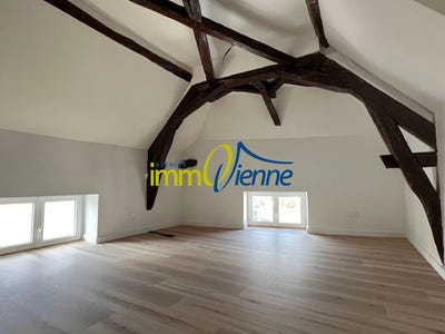 /international/fr/lussac-les-chateaux-charente-310106938808/