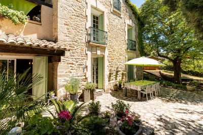 /international/fr/lamalou-les-bains-languedoc-roussillon-310107413044/?lang=it