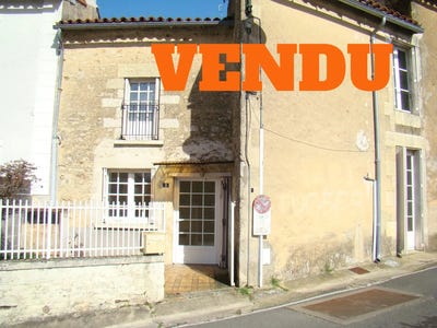 /international/fr/gencay-charente-120083084048/