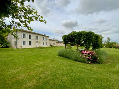 /international/fr/jonzac-charente-310104472539/