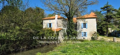 /international/fr/lacour-midi-pyrenees-310107566248/