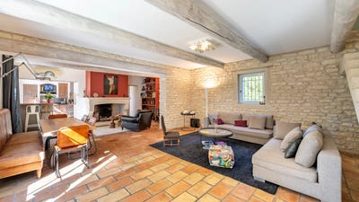 /international/fr/cabannes-hh-15622870-cabannes-provence-alpes-cote-d-azur-310100956533/