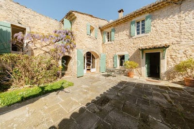 /international/fr/robion-provence-alpes-cote-d-azur-310109935929/