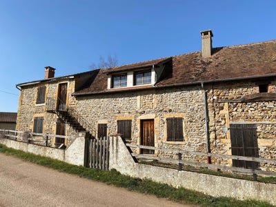 /international/fr/semur-en-brionnais-burgundy-310098709876/