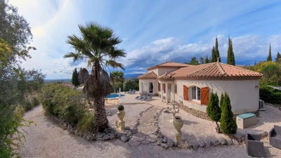 /international/fr/oupia-languedoc-roussillon-310110289764/