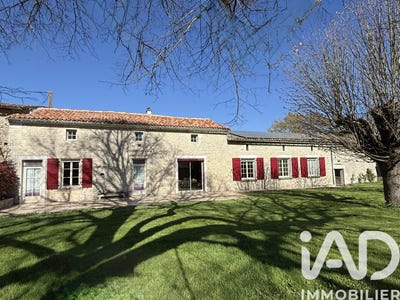/international/fr/luche-sur-brioux-charente-310106394284/