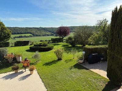/international/fr/villeneuve-sur-yonne-burgundy-310108729581/