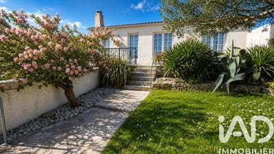 /international/fr/esnandes-charente-310108402063/