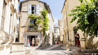 /international/fr/uzes-languedoc-roussillon-310107979615/
