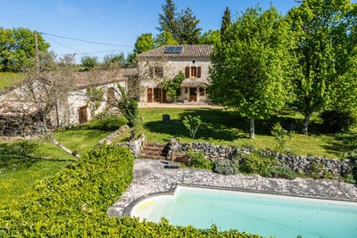 /international/fr/lauzerte-midi-pyrenees-310107651138/