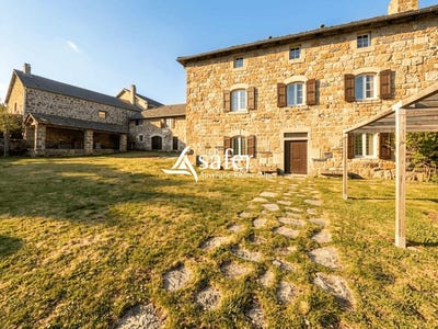 /international/fr/saint-jeures-auvergne-310106380978/