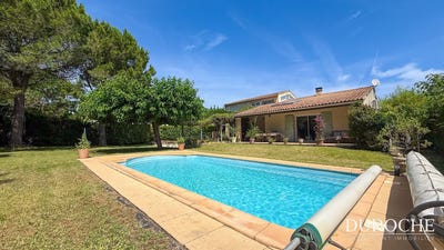 /international/fr/roquemaure-languedoc-roussillon-310106799726/