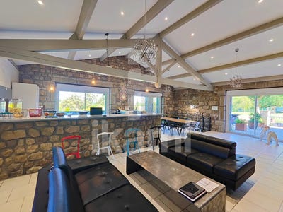 /international/fr/la-versanne-pays-de-la-loire-310100708050/