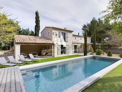 /international/fr/maussane-les-alpilles-provence-alpes-cote-d-azur-310101077660/?lang=en