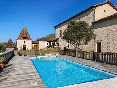 /international/fr/chalais-charente-310100495187/