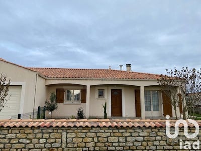/international/fr/sainte-radegonde-des-noyers-pays-de-la-loire-310098370982/
