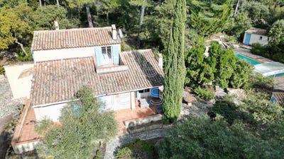 /international/fr/sillans-la-cascade-provence-alpes-cote-d-azur-310098353383/