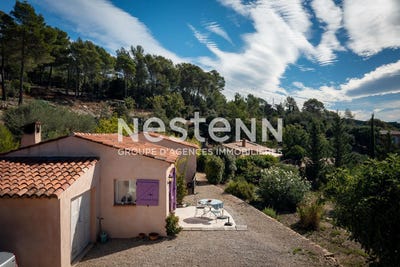 /international/fr/entrecasteaux-provence-alpes-cote-d-azur-310099840987/