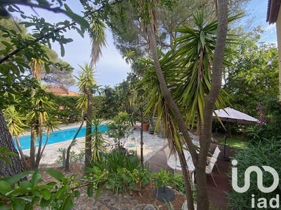 /international/fr/saint-raphael-provence-alpes-cote-d-azur-310101158926/