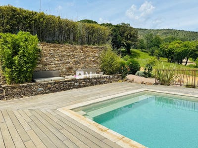 /international/fr/grimaud-provence-alpes-cote-d-azur-120092284455/