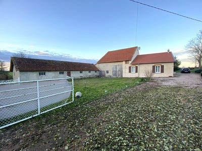/international/fr/neuilly-en-donjon-auvergne-310105774327/