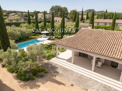 /international/fr/eygalieres-provence-alpes-cote-d-azur-310109929589/