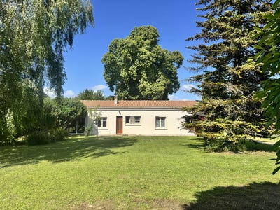 /international/fr/cozes-charente-310103790858/