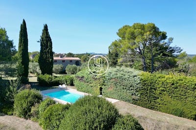 /international/fr/uzes-languedoc-roussillon-310100989394/?lang=zh-cn