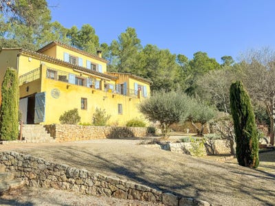 /international/fr/entrecasteaux-provence-alpes-cote-d-azur-310109147479/