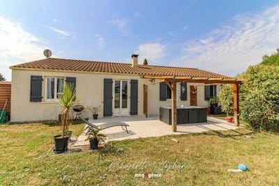 /international/fr/la-greve-sur-mignon-charente-310100415747/