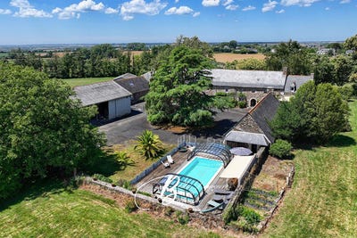 /international/fr/treguier-brittany-310101357728/